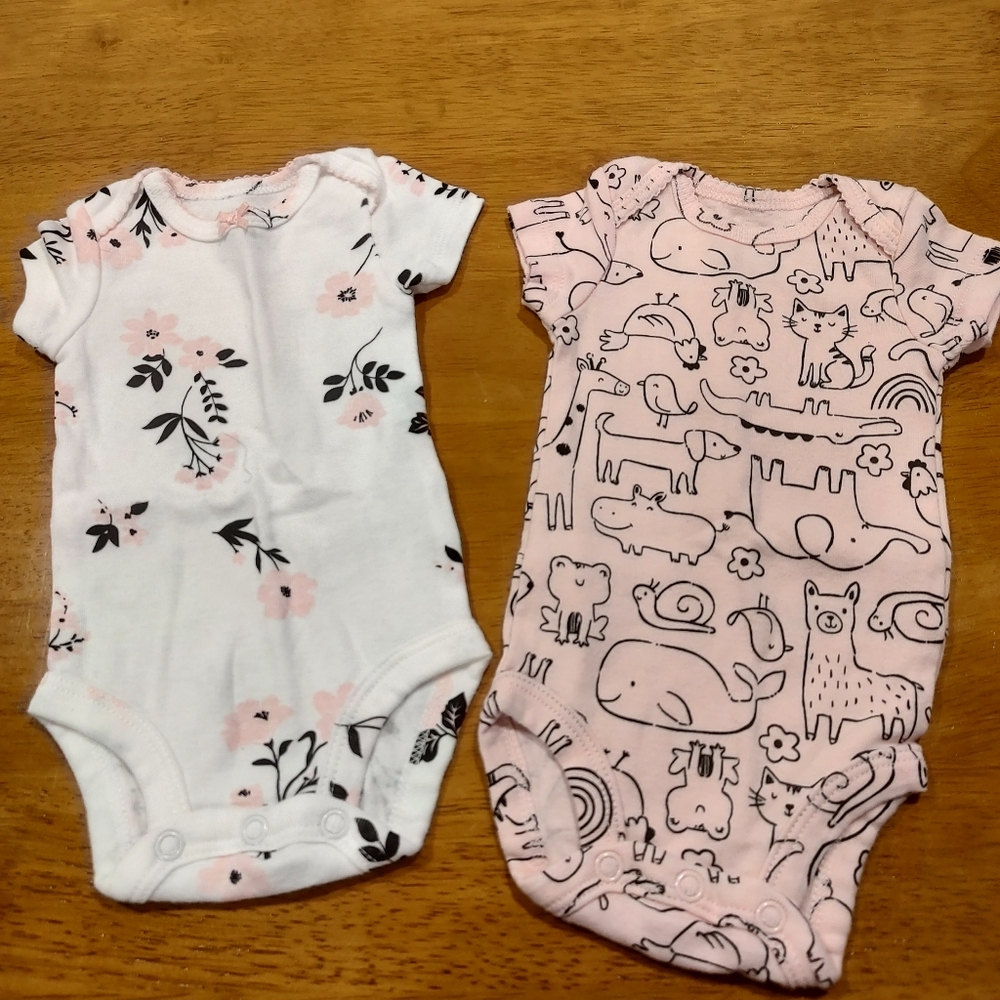 🌟 Bundle Kids Items for $2 Each🌟2 Newborn Onesies
